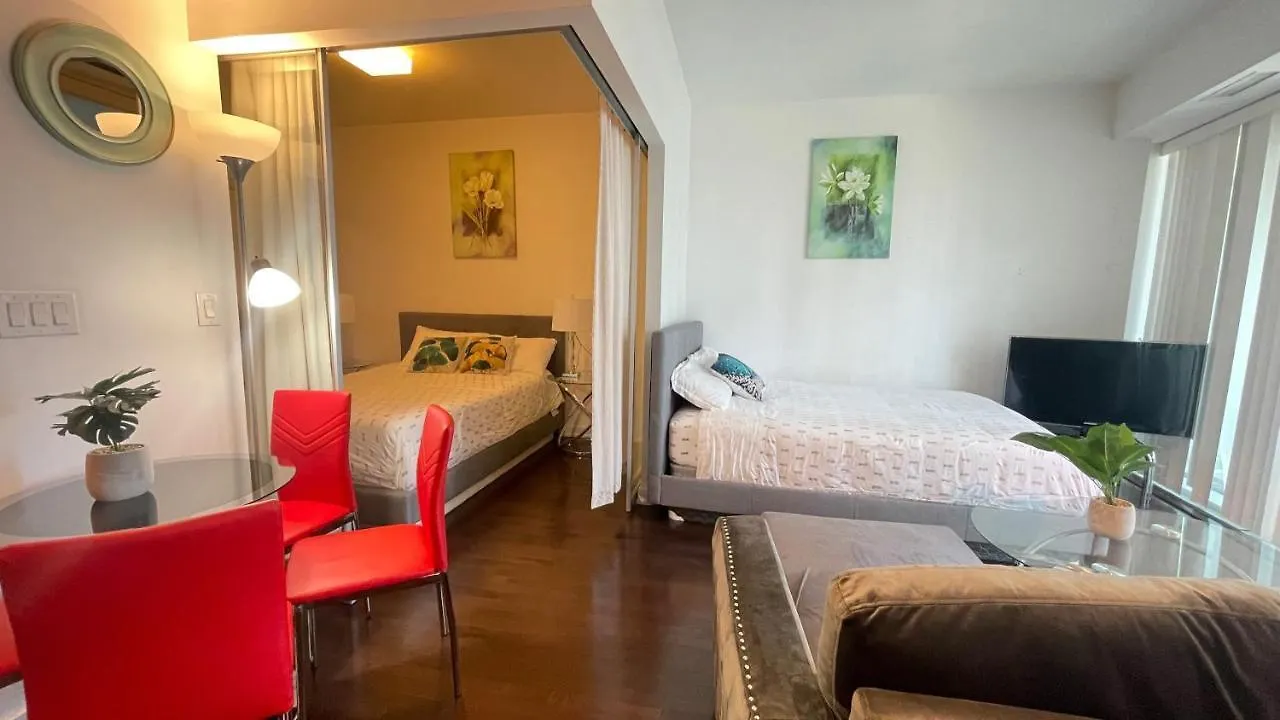 Comfort Opulence Suites Downtown High Floor Condo With Balcony Toronto