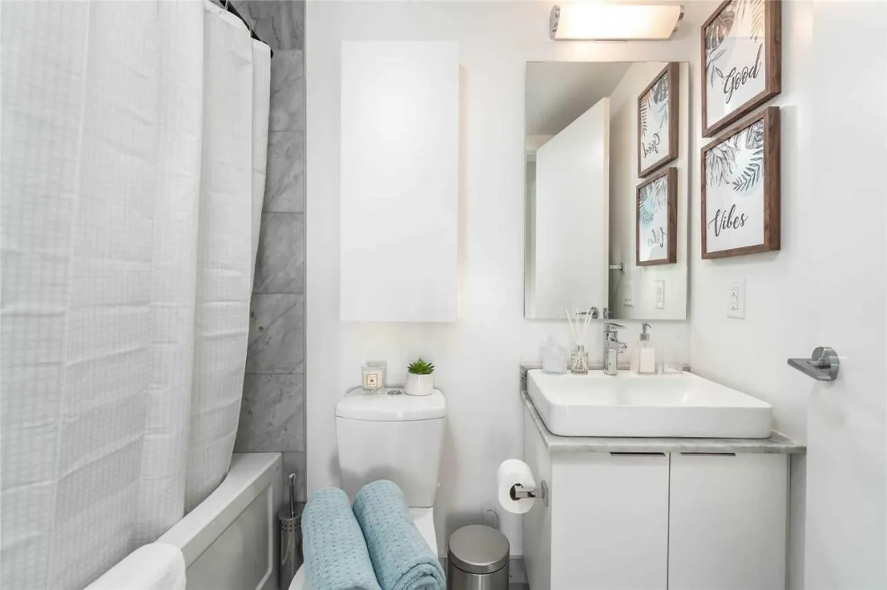 Comfort Opulence Suites Downtown High Floor Condo With Balcony Toronto